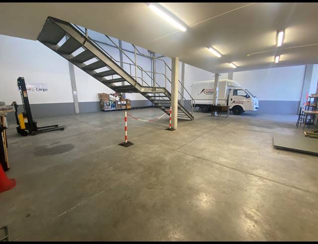 404M² WAREHOUSE TO LET IN AIRPORT INDUSTRIA